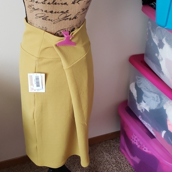 3xl solid mustard lularoe cassie. Nwt - Picture 3 of 3